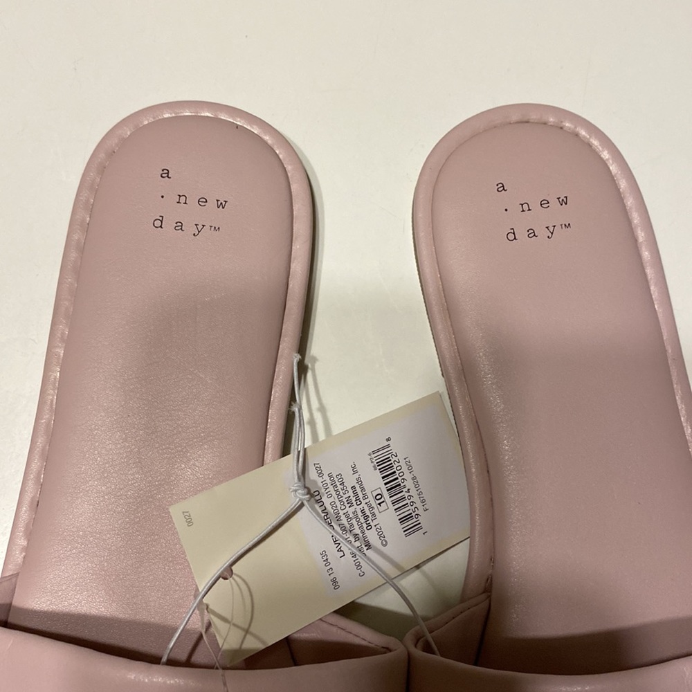 NWT Women’s Lavender Slip-On Sandals by a new day. Size 10. - Picture 3 of 9
